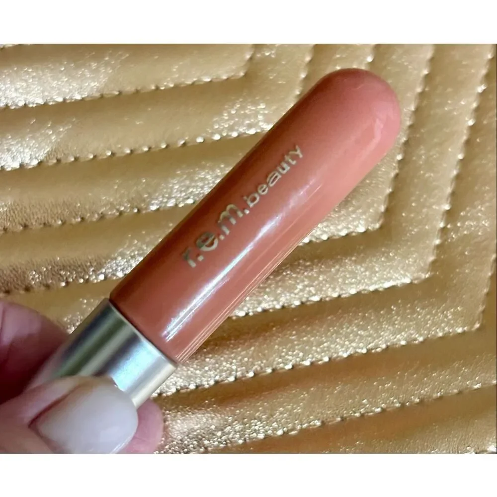 R.E.M. Beauty -NWT -On Your Collar Plumping Lip Gloss in 